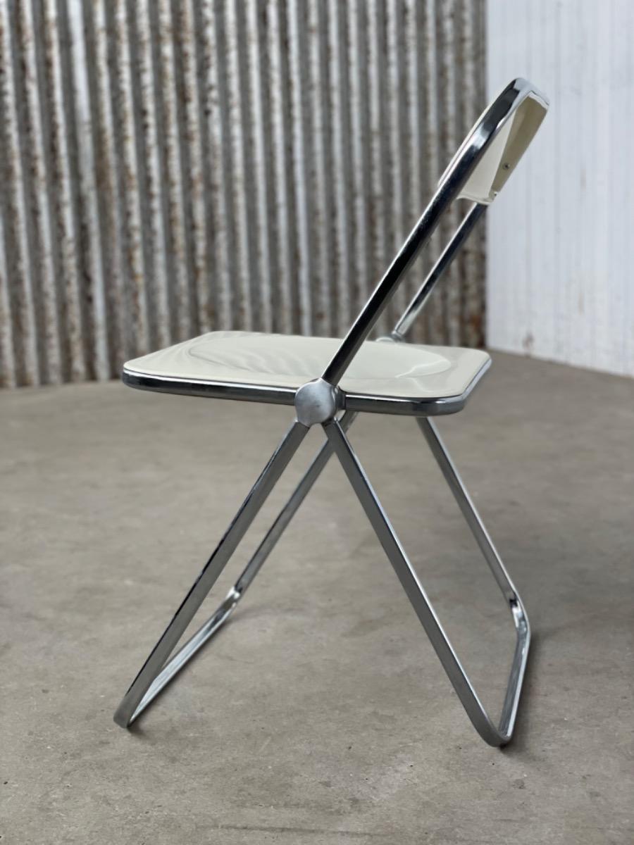 Vintage white folding chair Plia by Giancarlo Piretti for Castelli, Italy 1960s