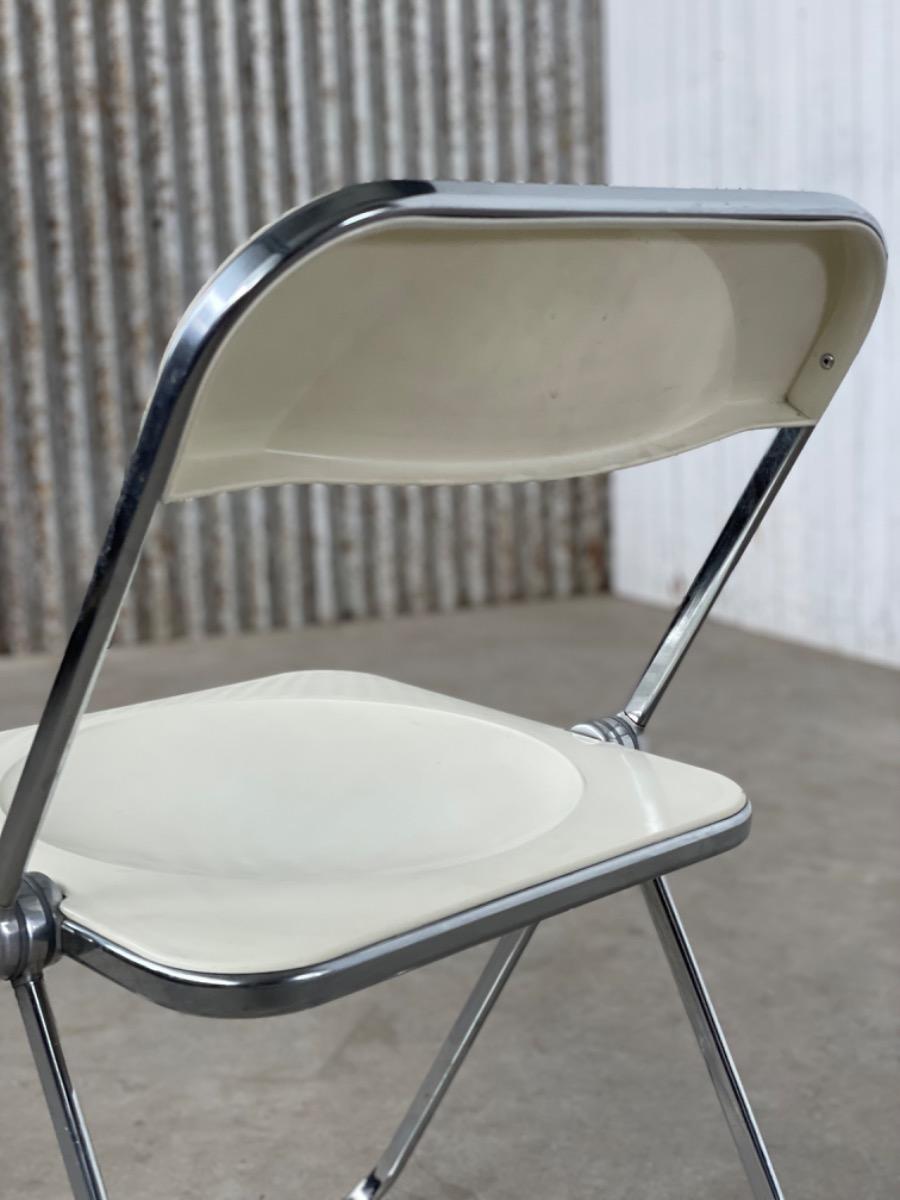 Vintage white folding chair Plia by Giancarlo Piretti for Castelli, Italy 1960s