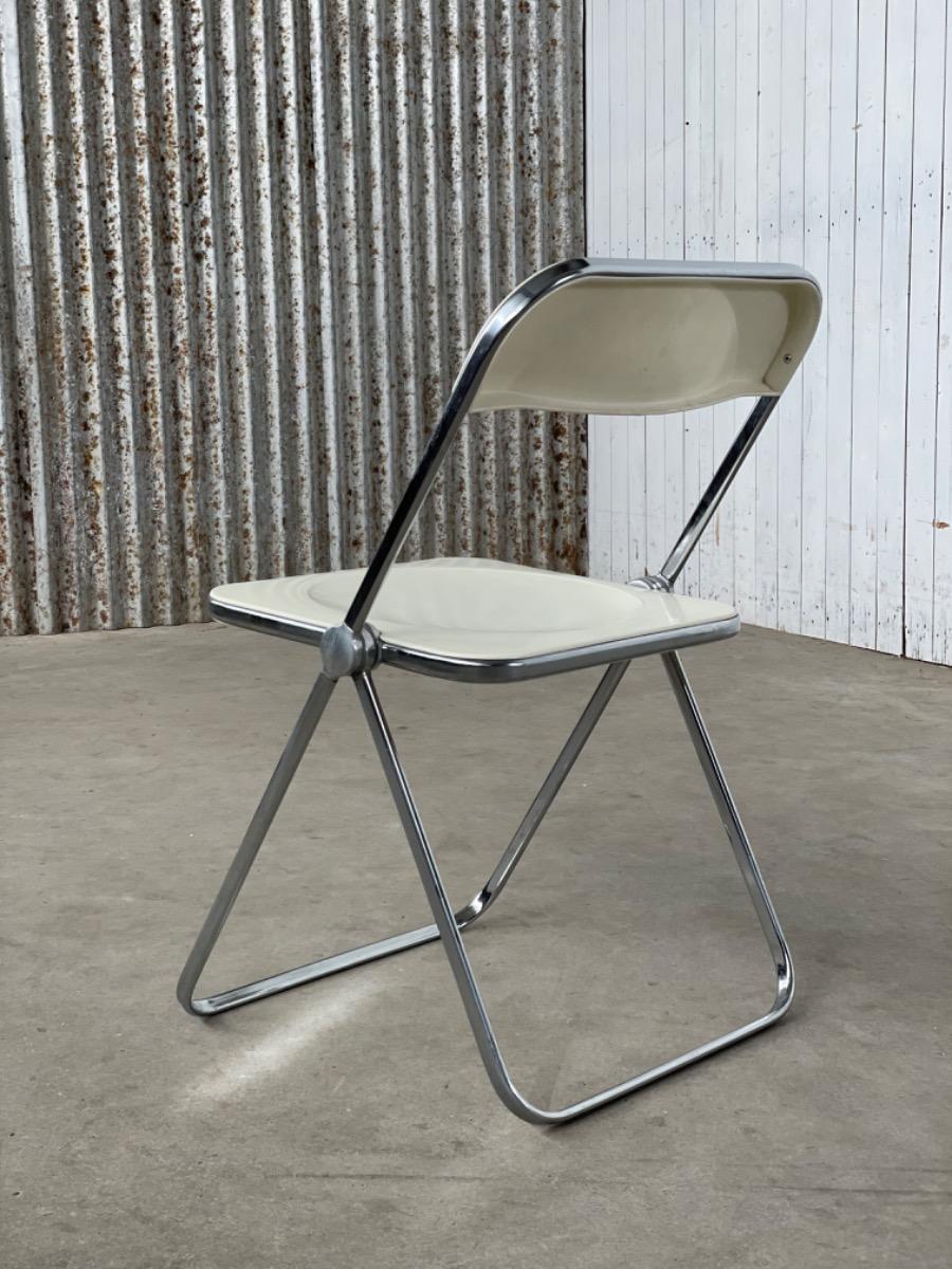 Vintage white folding chair Plia by Giancarlo Piretti for Castelli, Italy 1960s