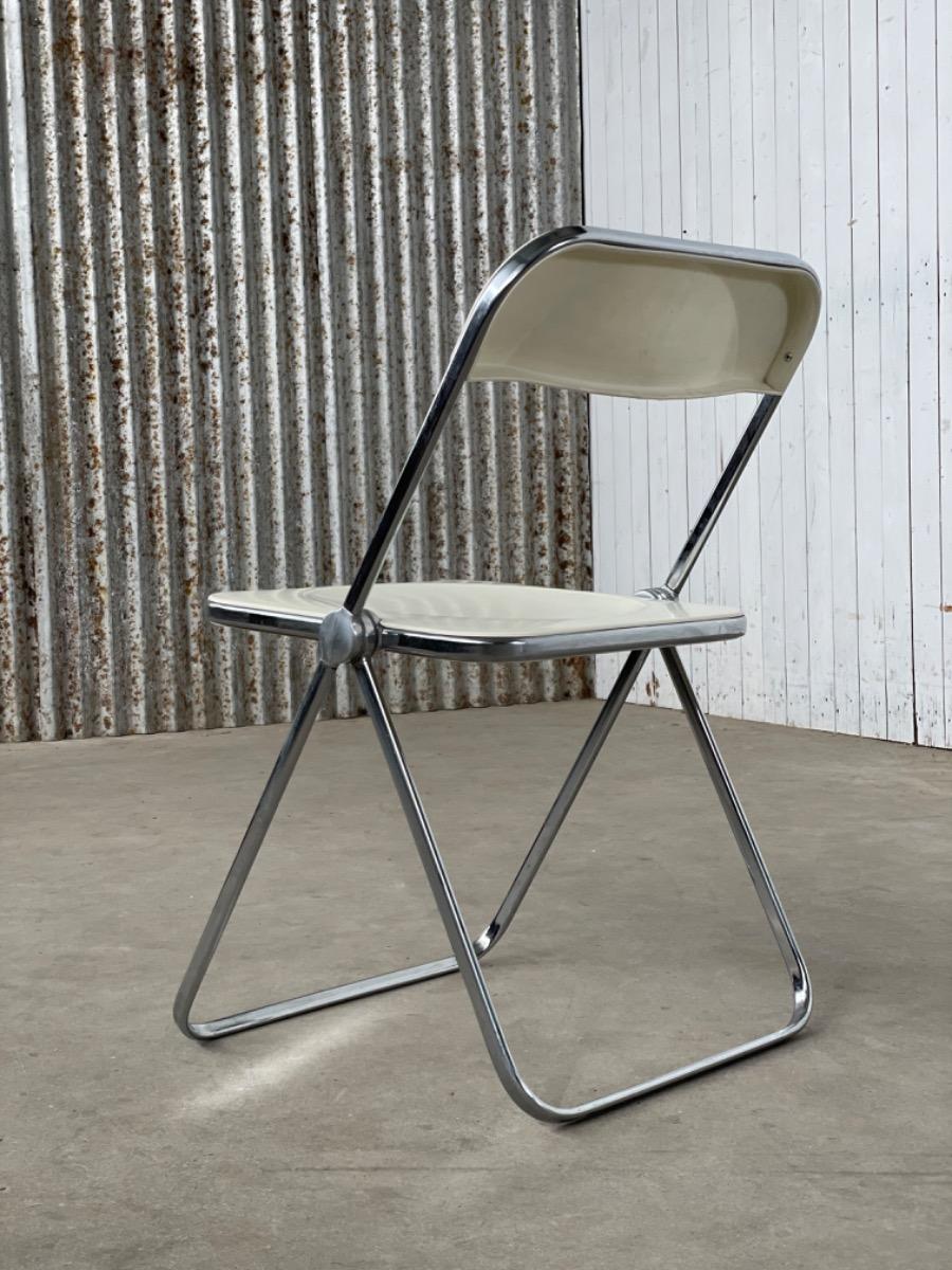 Vintage white folding chair Plia by Giancarlo Piretti for Castelli, Italy 1960s