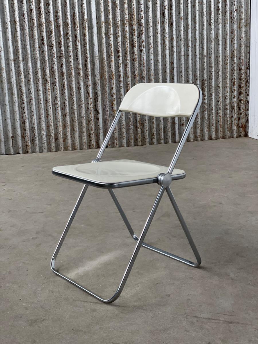 Vintage white folding chair Plia by Giancarlo Piretti for Castelli, Italy 1960s