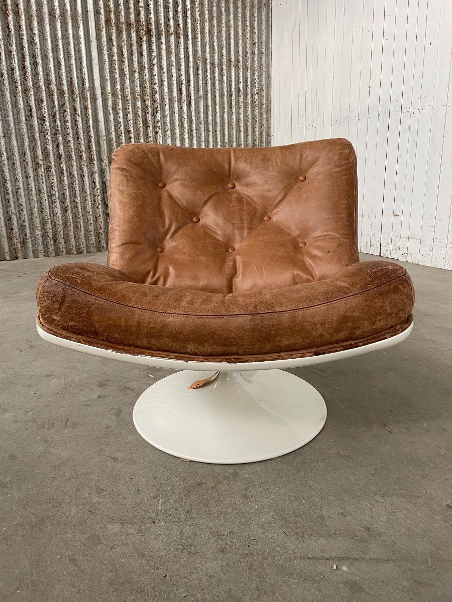 Artifort F976 Loungechair by Geoffrey Harcourt, Original brown leather 1960