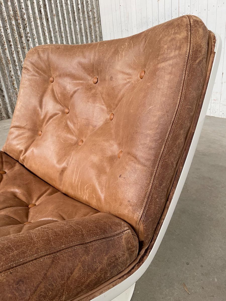 Artifort F976 Loungechair by Geoffrey Harcourt, Original brown leather 1960