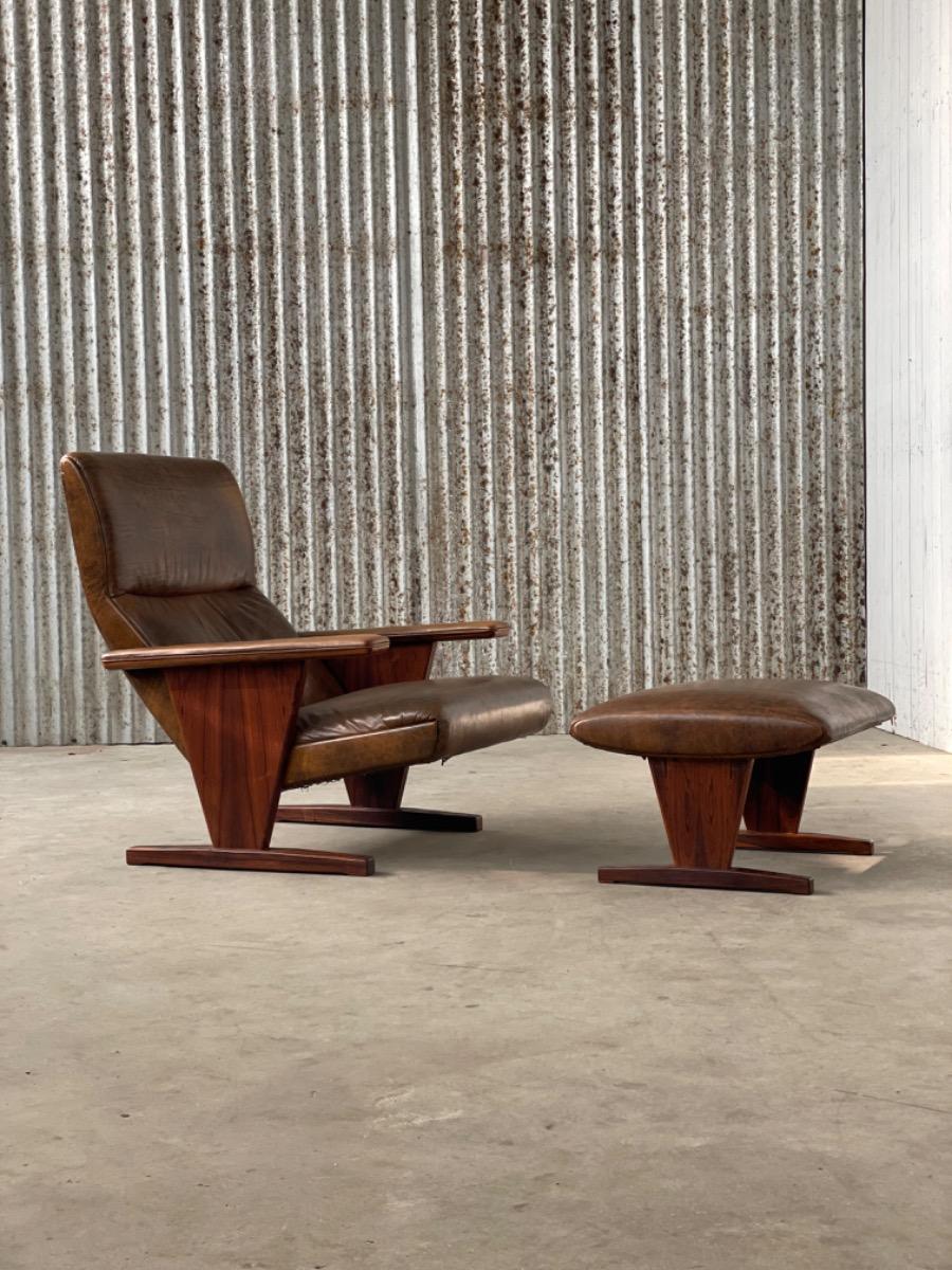 Brazilian Rosewood loungechair with ottoman in brown leather, 1950s