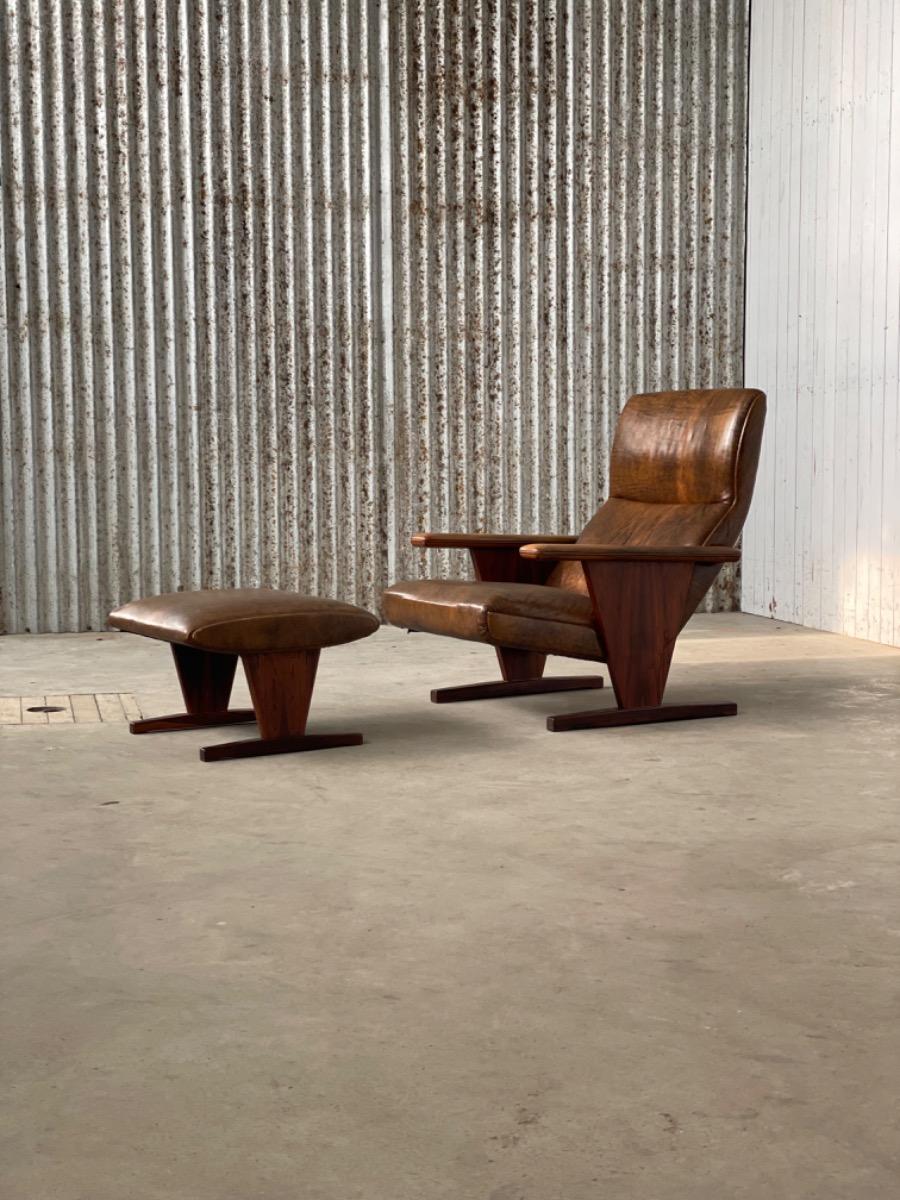 Brazilian Rosewood loungechair with ottoman in brown leather, 1950s