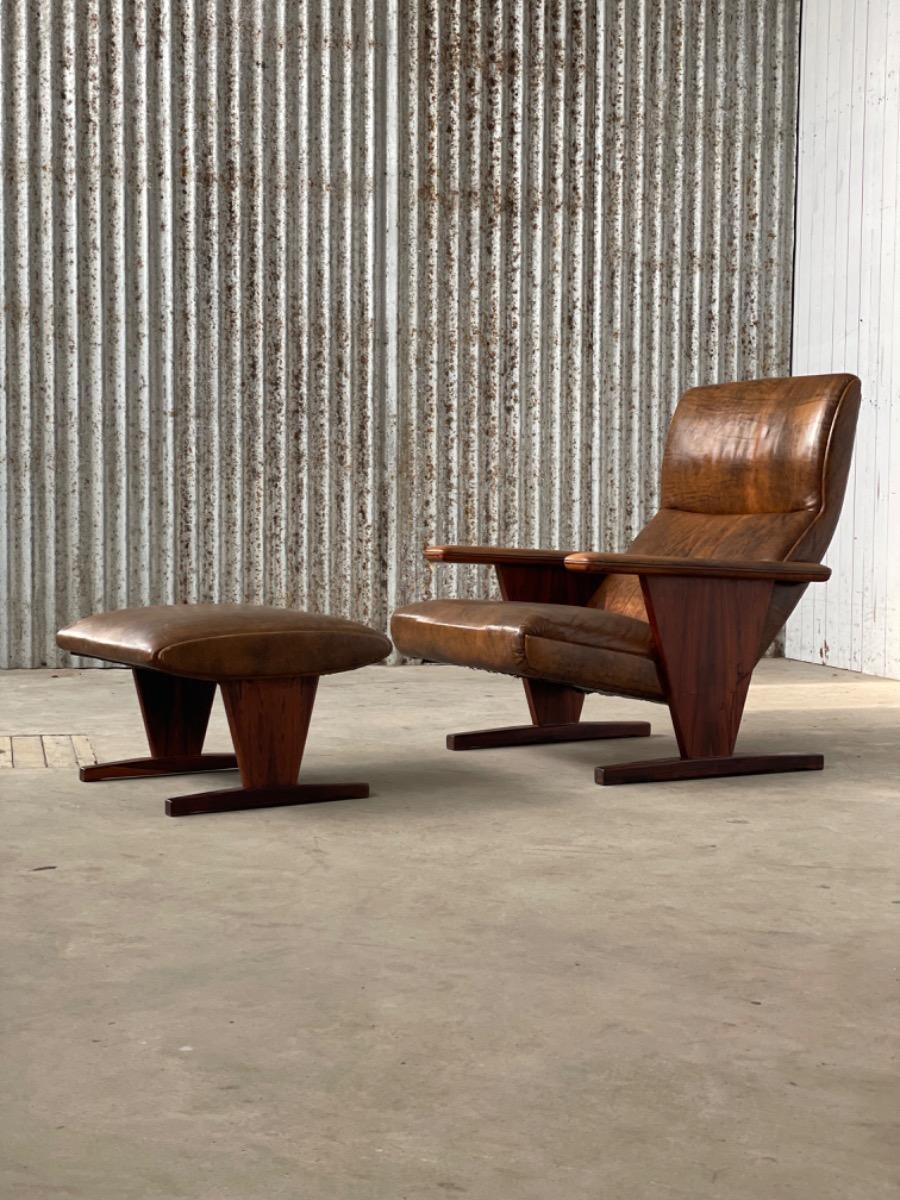 Brazilian Rosewood loungechair with ottoman in brown leather, 1950s