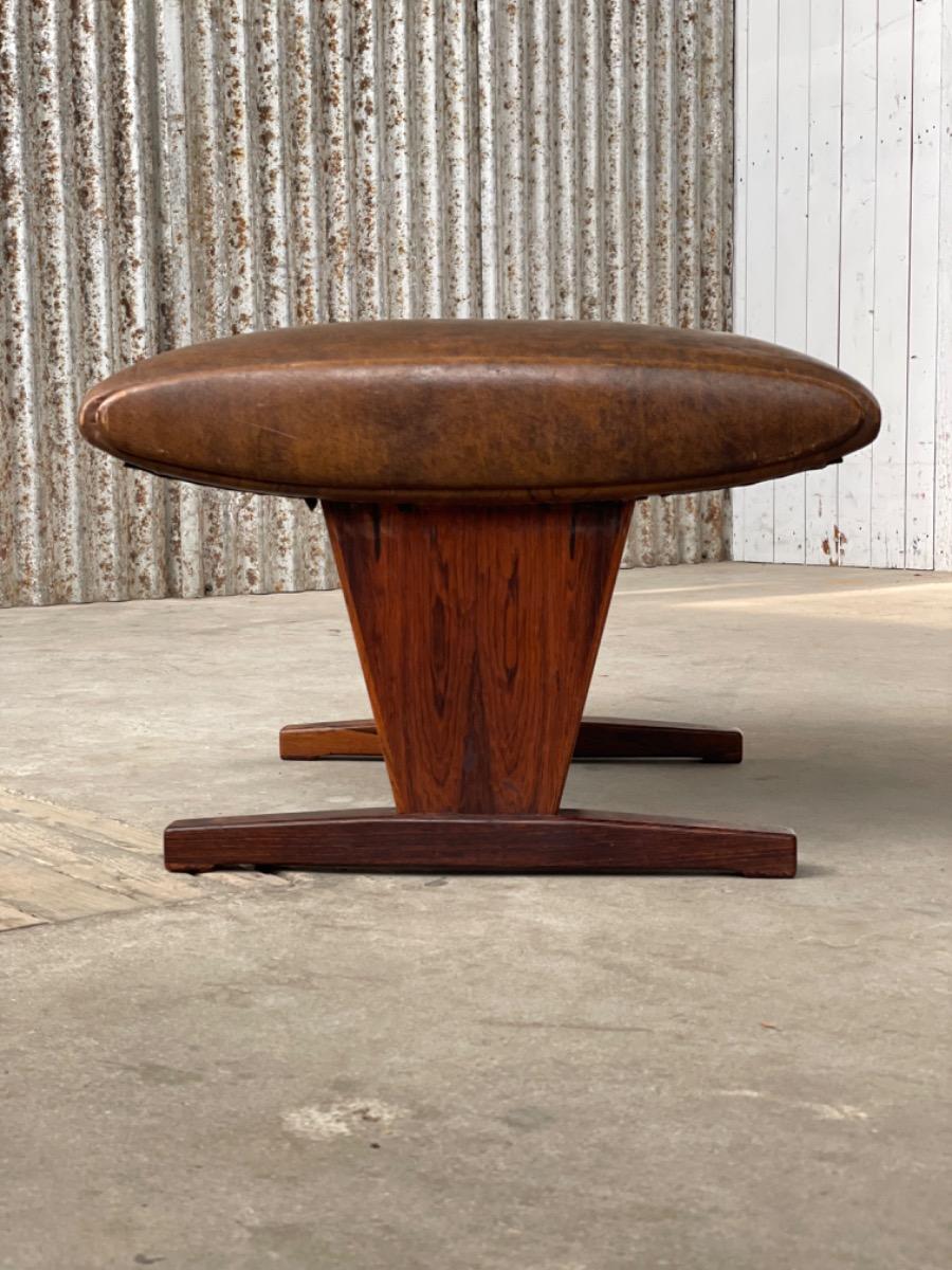 Brazilian Rosewood loungechair with ottoman in brown leather, 1950s