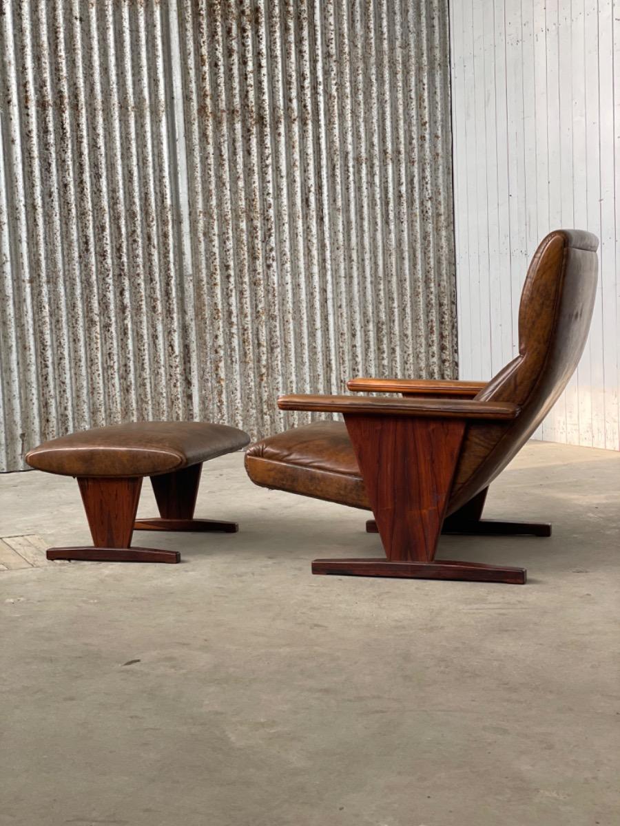 Brazilian Rosewood loungechair with ottoman in brown leather, 1950s