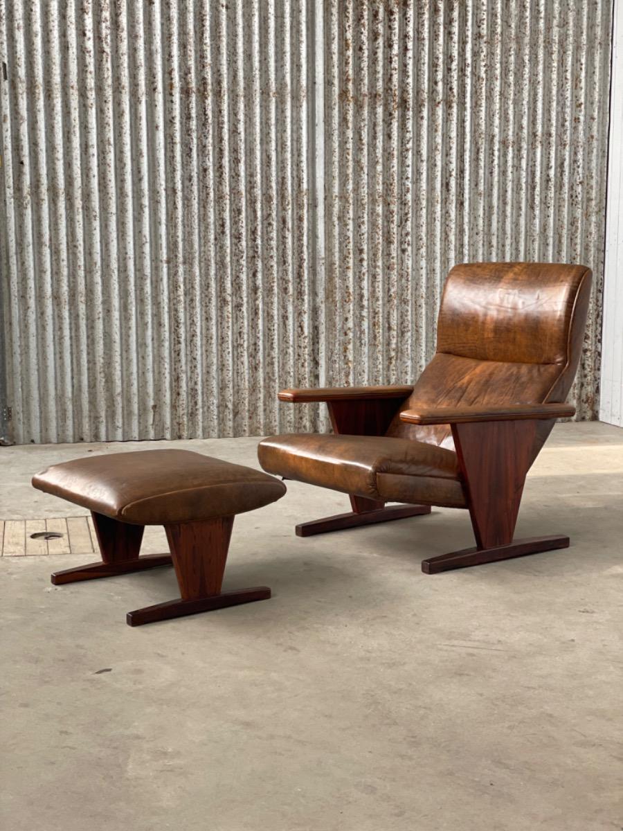 Brazilian Rosewood loungechair with ottoman in brown leather, 1950s