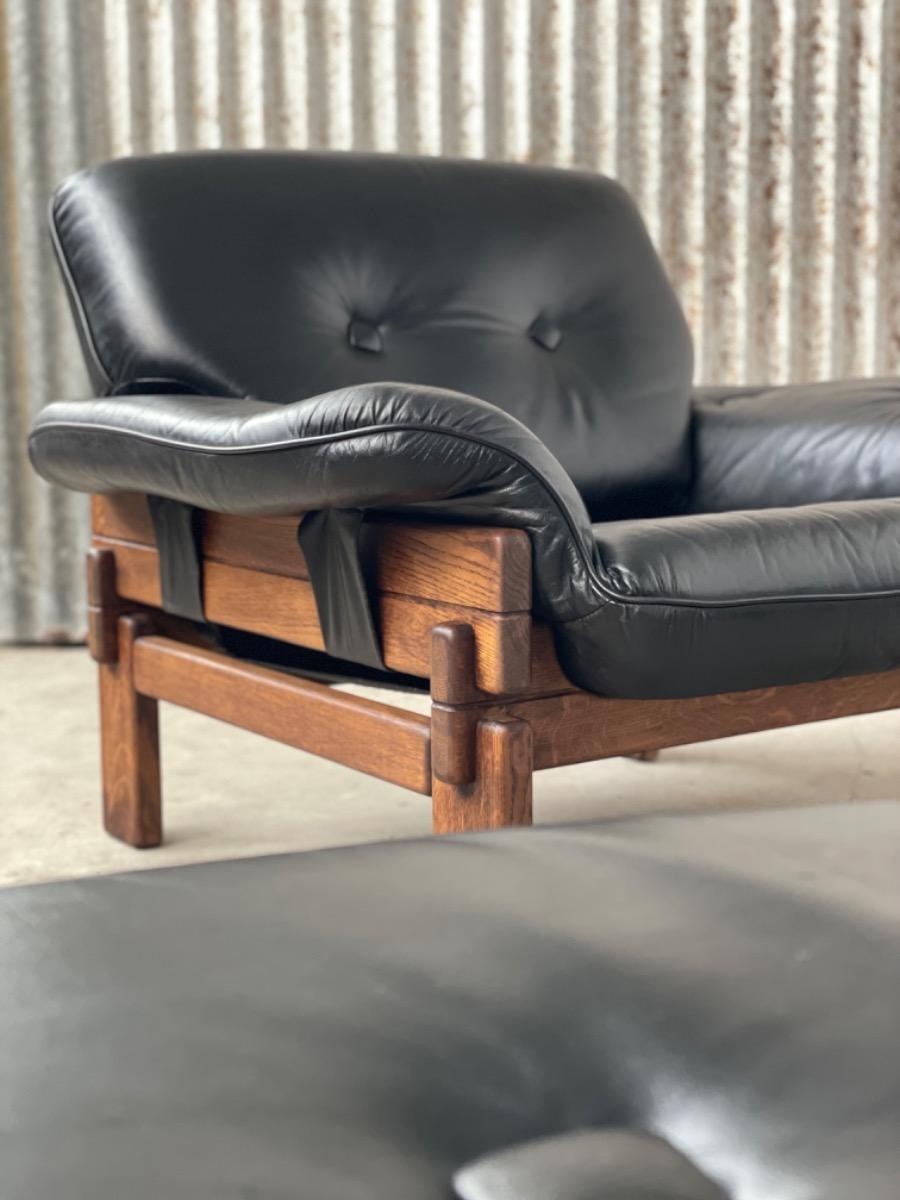 Set Brutalist oak armchairs in Black leather with ottoman, 1960