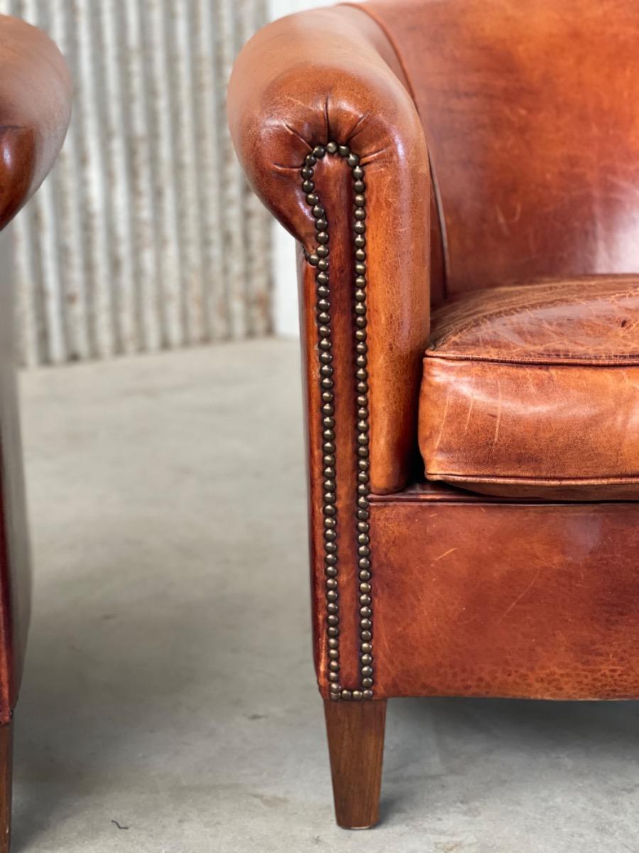 Set vintage original sheap leather armchairs 