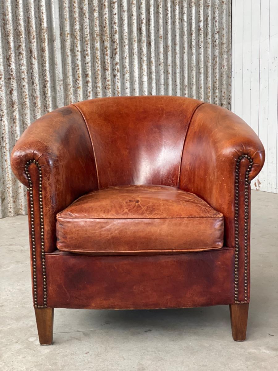 Set vintage original sheap leather armchairs 