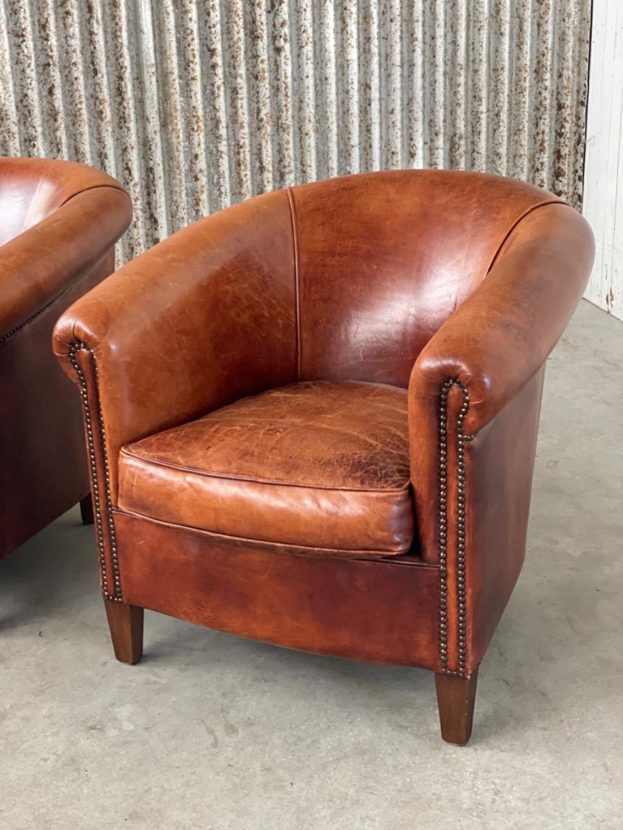 Set vintage original sheap leather armchairs 