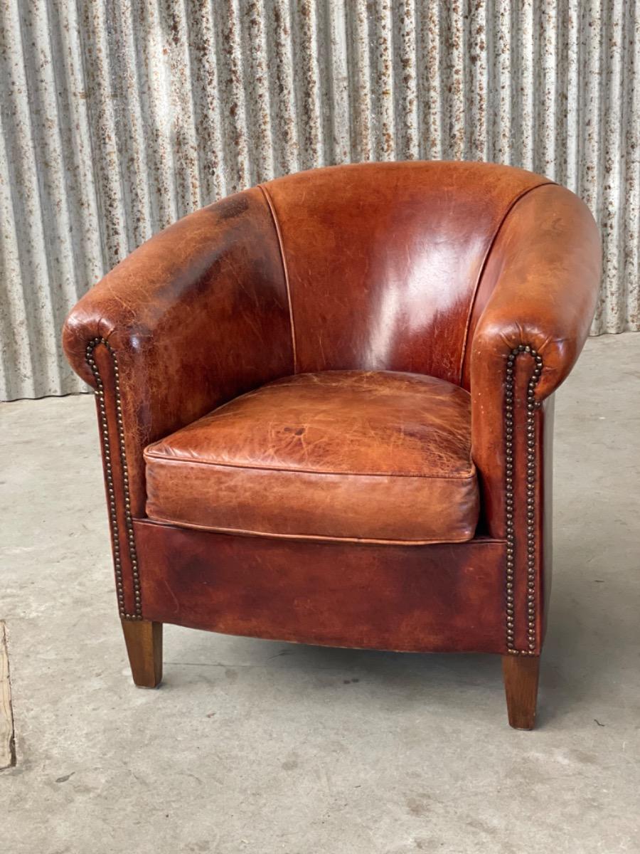 Set vintage original sheap leather armchairs 